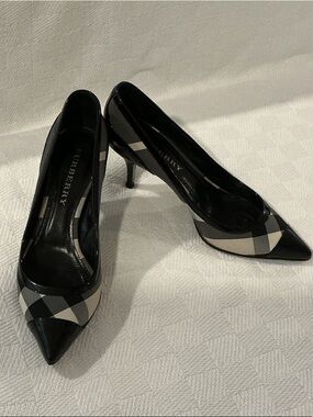 Burberry Black and Beige Plaid Pointed Toe Heels w/Black Patent Leather Trim